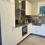 Modern House In With Terrace Vakantiehuis