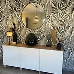 Vakantiehuis Modern House In With Terrace