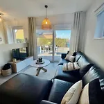 Vakantiehuis Modern House In With Terrace