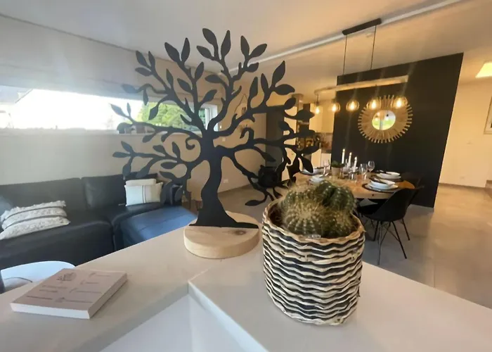 Modern House In With Terrace Jalhay