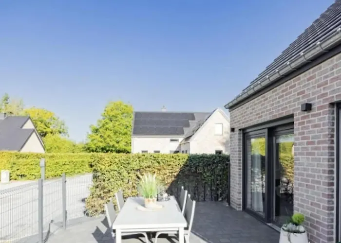 Modern House In With Terrace Hébergement de vacances