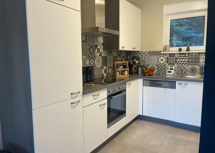 Modern House In With Terrace Hébergement de vacances