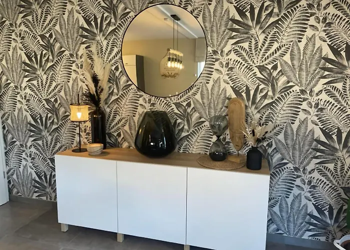 Hébergement de vacances Modern House In With Terrace