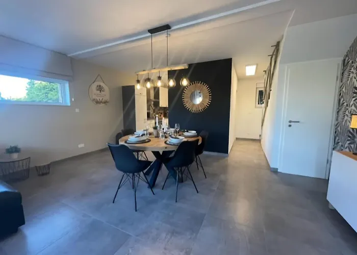 Modern House In With Terrace Hébergement de vacances