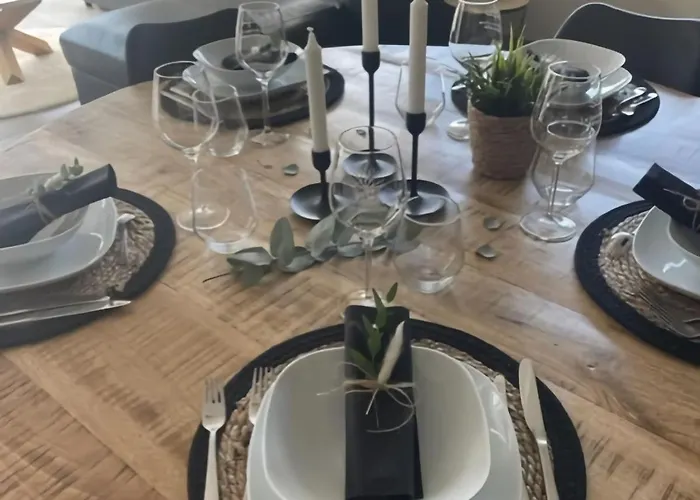 Modern House In With Terrace Hébergement de vacances *