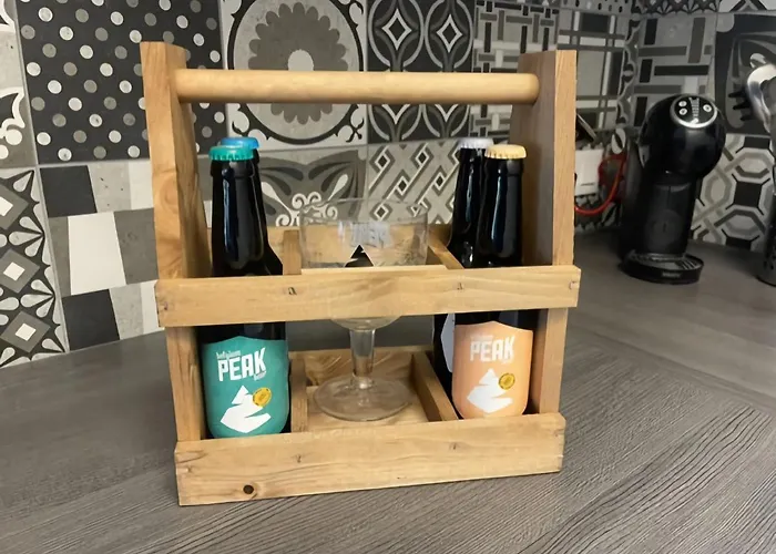 Modern House In With Terrace Hébergement de vacances *