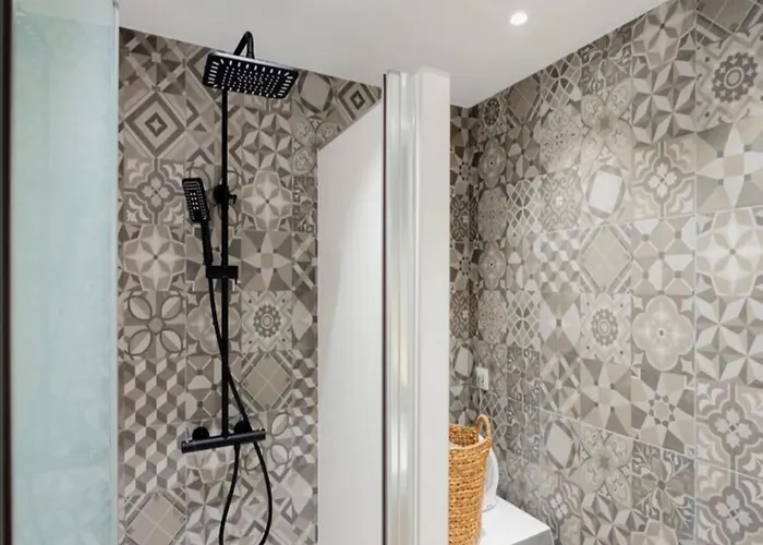 Hébergement de vacances Modern House In With Terrace *